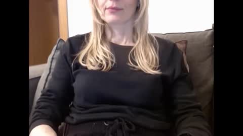 Snapshot of hornyssima chatting on April 19, 2026, 5:23 pm Hornyssima online show from April 19, 2026, 5:23 pm