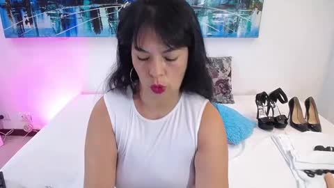Snapshot of hornystepmommy_ chatting on April 27, 2026, 4:27 pm LILY online show from April 27, 2026, 4:27 pm