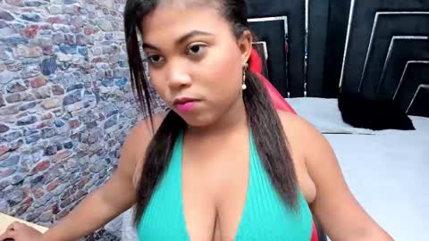 Estrella  online show from October 20, 2025, 7:47 pm
