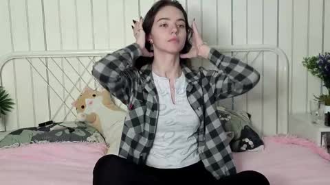 Snapshot of hortenciajenovese chatting on October 14, 2025, 8:48 am Mia online show from October 14, 2025, 8:48 am