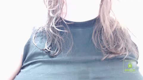 Snapshot of hot_and_pretty chatting on January 19, 2025, 9:01 am Lila online show from January 19, 2025, 9:01 am