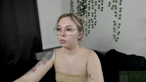   online show from October 4, 2025, 6:50 pm