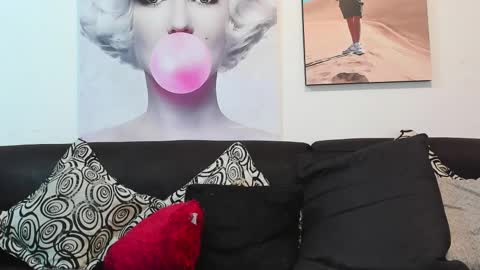 hot bad boy69 online show from September 16, 2025, 8:32 pm