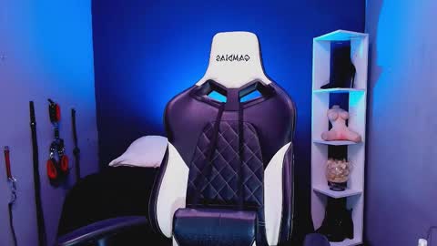 hot chocolate 4u online show from November 4, 2025, 12:15 pm