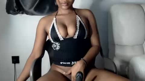 sonia  mis choco online show from April 18, 2026, 5:55 am
