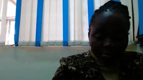 Linah online show from November 11, 2025, 6:24 am