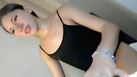 Snapshot of hot_little_angel18 chatting on June 25, 2026, 4:23 am hot_little_angel18 online show from June 25, 2026, 4:23 am