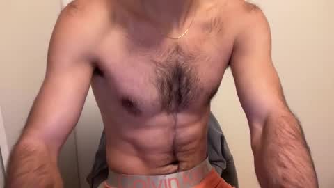 hot_men_athlete online show from January 16, 2026, 12:31 pm