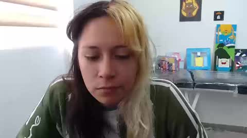 Mia online show from September 20, 2025, 3:02 pm