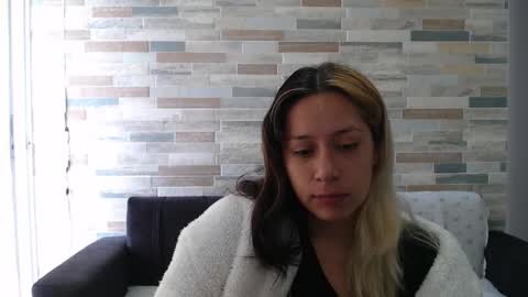 Mia online show from October 2, 2025, 2:46 pm
