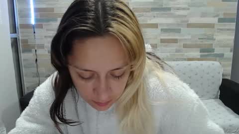 Mia online show from October 3, 2025, 2:52 am