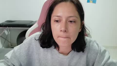 Mia online show from July 8, 2026, 12:37 am