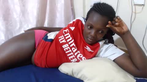 RAYLAH online show from March 10, 2026, 11:43 pm