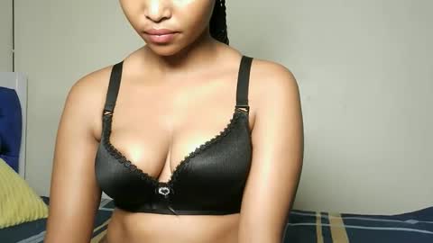 Snapshot of hot_sexy_babe chatting on May 26, 2026, 1:56 am Bellah online show from May 26, 2026, 1:56 am