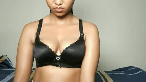 Snapshot of hot_sexy_babe chatting on May 27, 2026, 2:08 am Bellah online show from May 27, 2026, 2:08 am