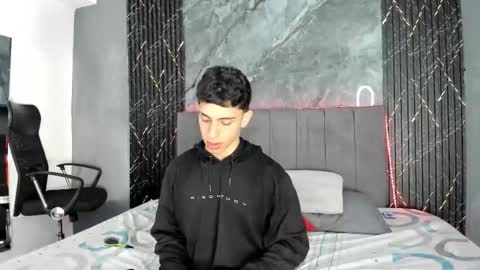 Hot Summer Boy online show from March 6, 2026, 11:39 am