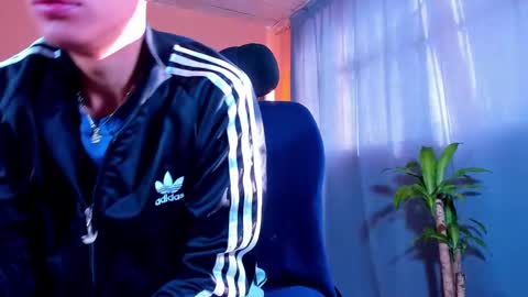 hot_twinks83 online show from January 28, 2025, 12:22 pm