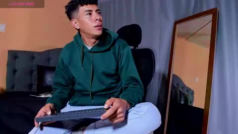 hot_twinks83 online show from March 10, 2025, 10:15 am