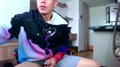 hot_twinks83 online show from September 27, 2025, 12:21 pm