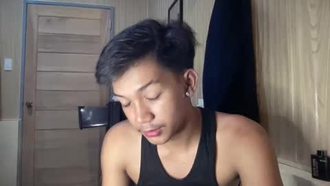 hotasian_jerome online show from April 19, 2026, 1:21 pm