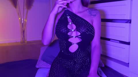 Bella online show from September 12, 2025, 4:07 pm