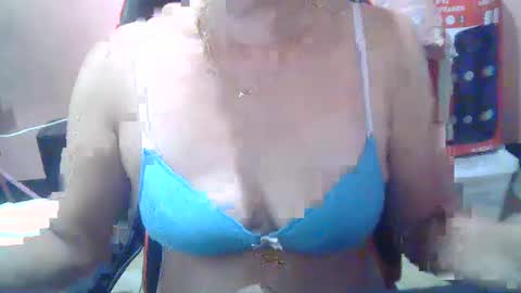 Snapshot of hotbetty_45 chatting on March 2, 2025, 5:23 am hotbetty_45 online show from March 2, 2025, 5:23 am