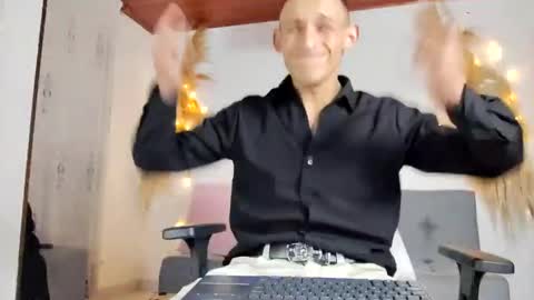 Red online show from January 23, 2025, 2:12 am