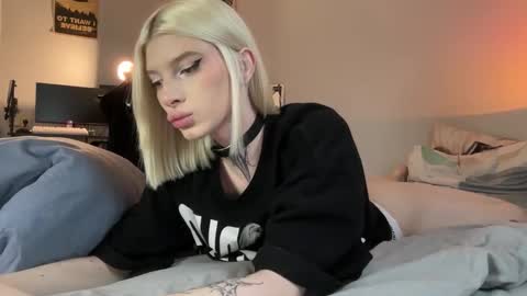 hotchubently online show from September 26, 2025, 10:41 am