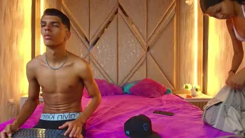 hotcouple_222 online show from November 19, 2025, 7:30 am