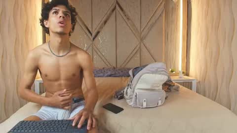 hotcouple_222 online show from May 26, 2026, 1:29 pm