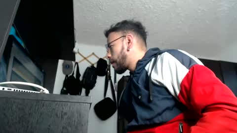 hotdereck33 online show from February 19, 2025, 6:32 pm