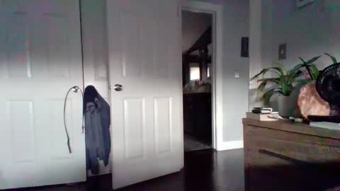 hotdog1124 online show from November 5, 2025, 1:00 pm