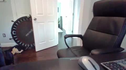 hotdog1124 online show from April 9, 2026, 12:10 pm