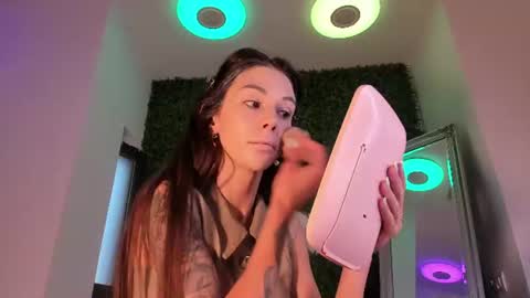 hotfallingdevil online show from June 14, 2026, 4:58 am