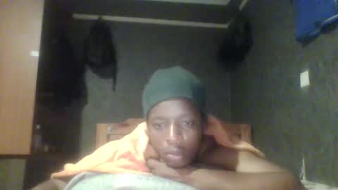 hotguyy001 online show from February 17, 2025, 1:58 am