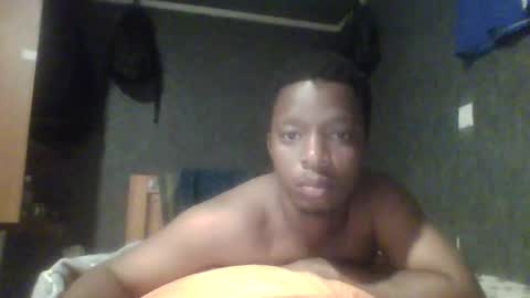 hotguyy001 online show from February 19, 2025, 2:33 am