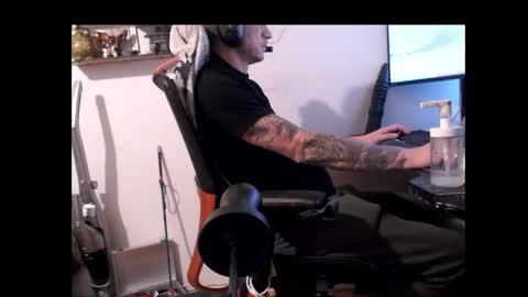 hotkinkytat online show from December 9, 2024, 1:13 pm