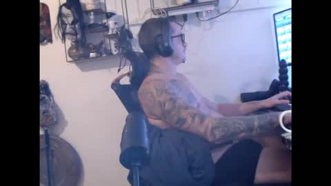 hotkinkytat online show from February 22, 2026, 9:52 am