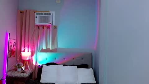 Snapshot of hotlayla_ chatting on December 15, 2024, 8:08 am Layla online show from December 15, 2024, 8:08 am