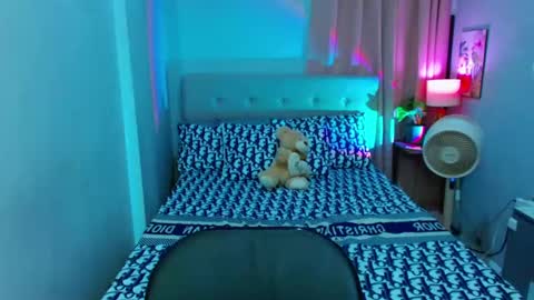 Snapshot of hotlayla_ chatting on February 16, 2025, 3:59 pm Layla online show from February 16, 2025, 3:59 pm