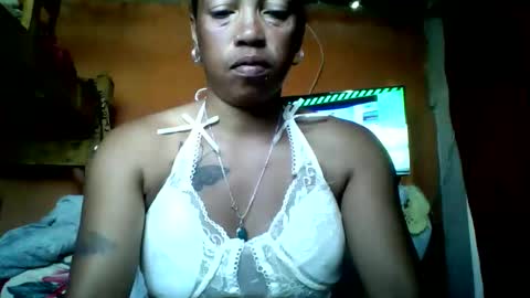 HotLilie online show from May 17, 2026, 12:01 pm