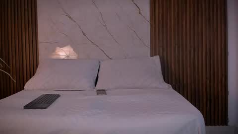 hotlovestory online show from April 11, 2026, 12:20 pm