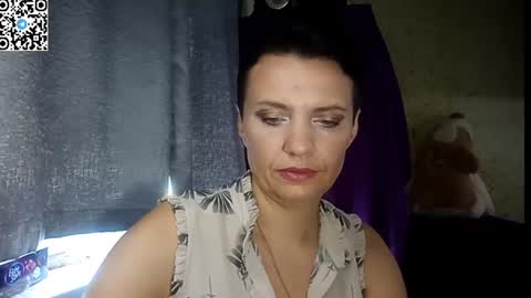 Snapshot of hotmamaqueen234 chatting on June 28, 2026, 12:33 pm hotmamaqueen234 online show from June 28, 2026, 12:33 pm