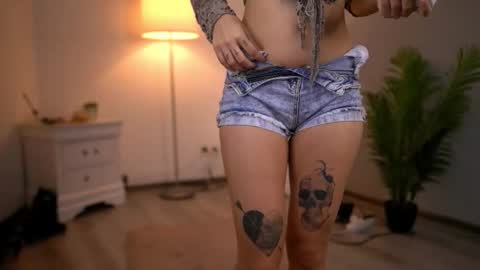 Molly online show from November 1, 2025, 5:20 am