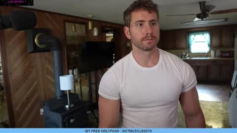 Snapshot of hotmuscles6t9 chatting on March 2, 2025, 10:27 pm hotmuscles6t9 online show from March 2, 2025, 10:27 pm