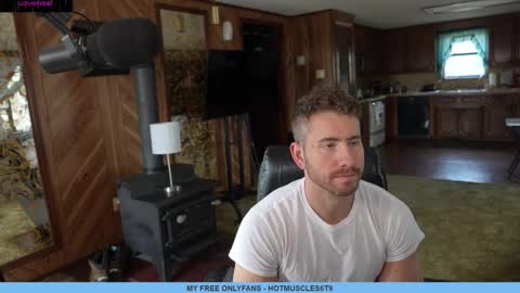 Snapshot of hotmuscles6t9 chatting on March 7, 2025, 3:18 pm hotmuscles6t9 online show from March 7, 2025, 3:18 pm