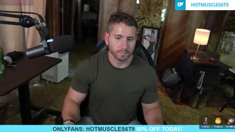 Snapshot of hotmuscles6t9 chatting on October 14, 2025, 8:20 pm hotmuscles6t9 online show from October 14, 2025, 8:20 pm