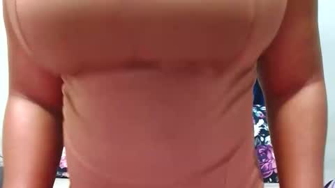 hotsmalltitsx online show from May 14, 2026, 7:20 pm
