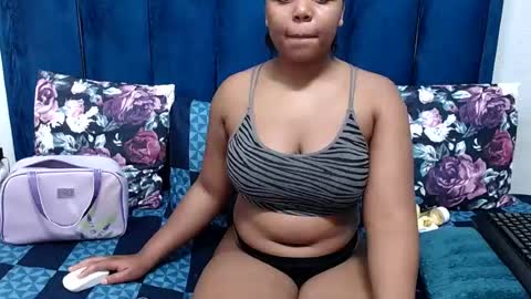 Snapshot of hotsmalltitsx chatting on July 5, 2026, 6:04 pm hotsmalltitsx online show from July 5, 2026, 6:04 pm