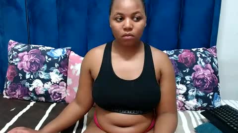 Snapshot of hotsmalltitsx chatting on July 6, 2026, 6:32 pm hotsmalltitsx online show from July 6, 2026, 6:32 pm